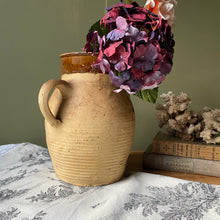 Charger l'image dans la galerie, Grand pot en terre cuite vintage