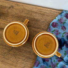 Charger l'image dans la galerie, Grandes tasses Hornsea England Saffron