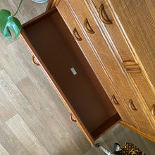 Charger l'image dans la galerie, Commode en rotin vintage