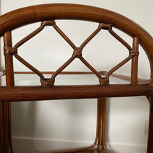 Charger l'image dans la galerie, Paire de chevets en rotin vintage