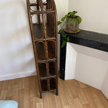 Charger l'image dans la galerie, Grande bibliothèque en rotin vintage