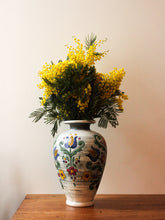Charger l&#39;image dans la galerie, Large vase autrichien fleuri vintage
