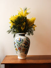 Charger l'image dans la galerie, Large vase autrichien fleuri vintage