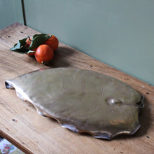 Charger l'image dans la galerie, Plateau feuille, vide-poche cuivré vintage