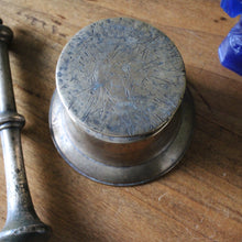 Charger l'image dans la galerie, Bénitier ancien et son goupillon