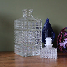 Charger l'image dans la galerie, Carafes à whisky vintage