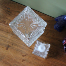 Charger l'image dans la galerie, Carafes à whisky vintage