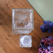 Charger l'image dans la galerie, Carafes à whisky vintage