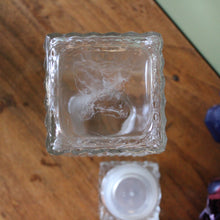 Charger l'image dans la galerie, Carafes à whisky vintage