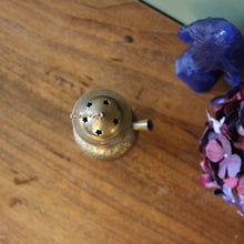 Charger l'image dans la galerie, Petit narguilé en laiton vintage
