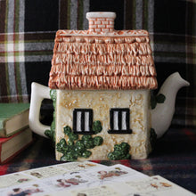 Charger l'image dans la galerie, Théière anglaise fantaisie Lilley Cricket Club