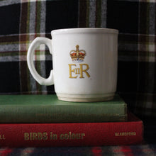 Charger l'image dans la galerie, Tasses et mugs de la famille royale