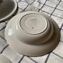 Charger l'image dans la galerie, Assiettes creuses en faïence dépareillées x4
