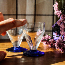 Charger l'image dans la galerie, Duo de verres cristallins soufflés Art Déco