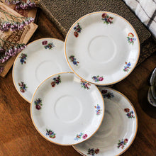 Charger l'image dans la galerie, Sous-tasses en porcelaine