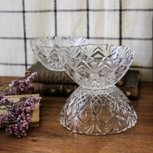 Charger l'image dans la galerie, Coupelles vintage en verre taillé