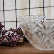 Charger l'image dans la galerie, Coupelles vintage en verre taillé