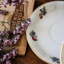 Charger l'image dans la galerie, Sous-tasses en porcelaine