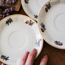 Charger l'image dans la galerie, Sous-tasses en porcelaine