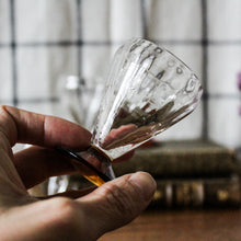 Charger l'image dans la galerie, Verres anciens en cristal soufflé Art Déco