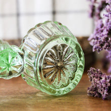 Charger l'image dans la galerie, Salière poivrière ancienne en verre vert
