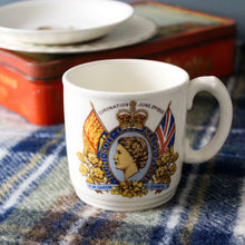 Charger l'image dans la galerie, Tasse, mug Queen Elizabeth II