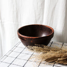 Charger l'image dans la galerie, Cache-pot en terre cuite vintage