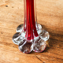 Charger l'image dans la galerie, Grand soliflore rouge vintage en verre