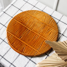 Charger l'image dans la galerie, Plat rond en barbotine "paille" vintage