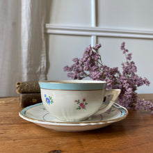 Charger l'image dans la galerie, Tasse ancienne fleurie Café Gilbert