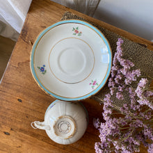 Charger l'image dans la galerie, Tasse ancienne fleurie Café Gilbert