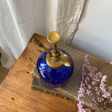 Charger l'image dans la galerie, Vaporisateur en verre bleu ancien