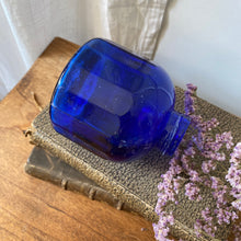 Charger l'image dans la galerie, Vaporisateur en verre bleu ancien
