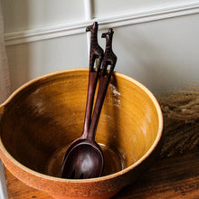 Charger l'image dans la galerie, Grands couverts à salade en bois vintage