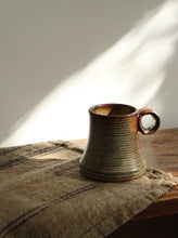Charger l'image dans la galerie, Mug en poterie fait main