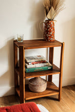 Charger l'image dans la galerie, Meuble d'appoint en bois brut