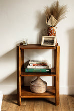 Charger l'image dans la galerie, Meuble d'appoint en bois brut