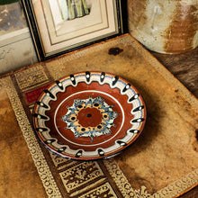 Charger l'image dans la galerie, Assiette colorée bulgare vintage