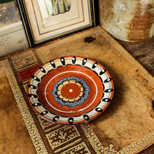 Charger l'image dans la galerie, Assiette bulgare vintage poterie