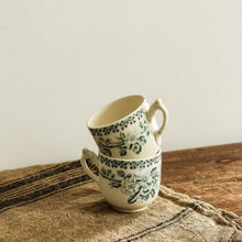 Charger l'image dans la galerie, Duo de tasses anciennes Terre de fer "Guadeloupe"