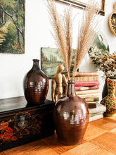 Charger l'image dans la galerie, Bouteilles rondes en grès vintage