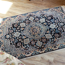 Charger l'image dans la galerie, Tapis Naïn vintage Iran