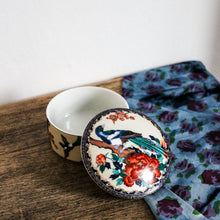 Charger l'image dans la galerie, Boite à bijoux en porcelaine fleurie oiseaux