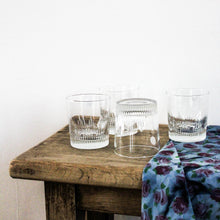 Charger l&#39;image dans la galerie, Verres à eau vintage dentelés
