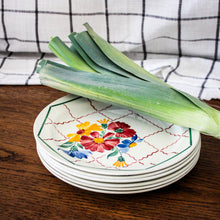 Charger l'image dans la galerie, Assiettes plates en faïence Grasse HBCM