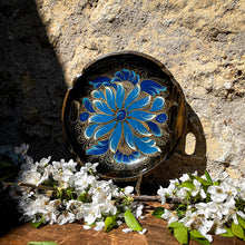 Charger l'image dans la galerie, Plateau hongrois en bois vintage