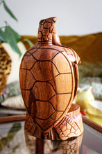 Charger l'image dans la galerie, Sculpture indonésienne, tortues en bois
