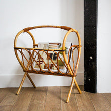 Charger l'image dans la galerie, Porte-revues en rotin vintage