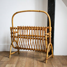 Charger l'image dans la galerie, Porte-revues en rotin vintage