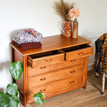 Charger l'image dans la galerie, Commode en rotin vintage tiroirs